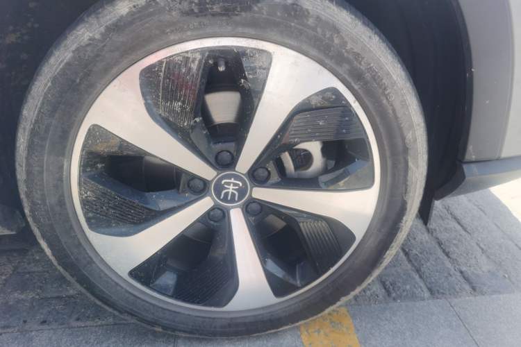Used BYD Song PLUS New Energy 2021 EV Deluxe Model Right Front Wheel Hub