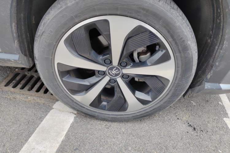 Used BYD Song PLUS New Energy 2021 DM-i 51KM Prestige Model Right Front Wheel Hub