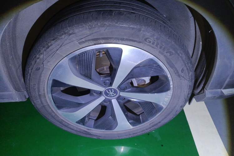 Used BYD Song PLUS New Energy 2021 DM-i 110KM Flagship PLUS Right Front Wheel Hub