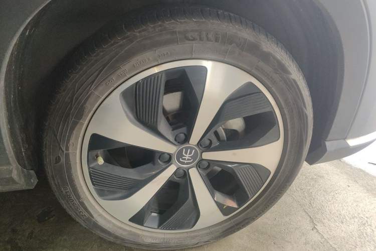 Used BYD Song PLUS New Energy 2021 DM-i 51KM Prestige Model Right Front Wheel Hub