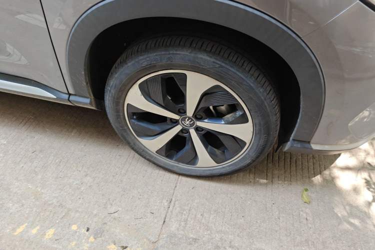 Used BYD Song PLUS New Energy 2021 DM-i 51KM Prestige Model Right Front Wheel Hub