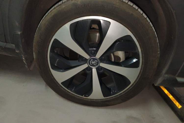 Used BYD Song PLUS New Energy 2021 DM-i 110KM Flagship Model Right Front Wheel Hub