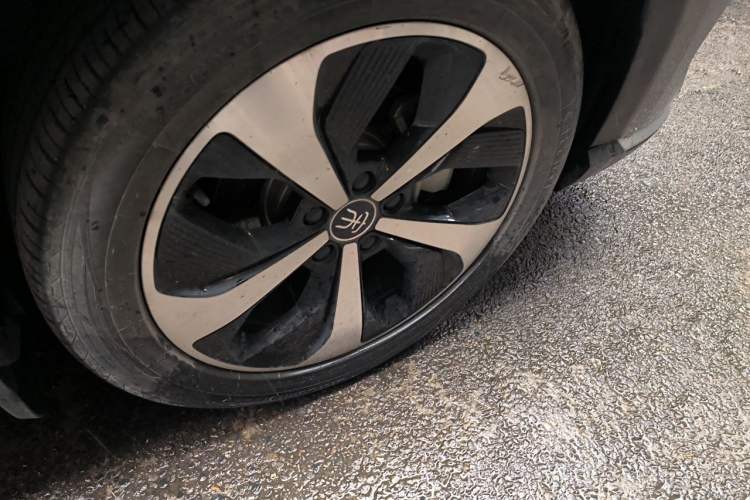 Used BYD Song PLUS New Energy 2021 DM-i 110KM Flagship PLUS Right Front Wheel Hub