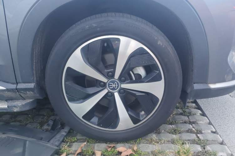 Used BYD Song PLUS New Energy 2021 DM-i 110KM Flagship PLUS Right Front Wheel Hub