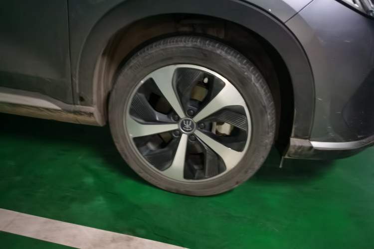 Used BYD Song PLUS New Energy 2021 DM-i 110KM Flagship Model Right Front Wheel Hub