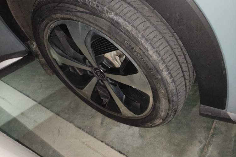 Used BYD Song PLUS New Energy 2021 DM-i 51KM Prestige Model Right Front Wheel Hub