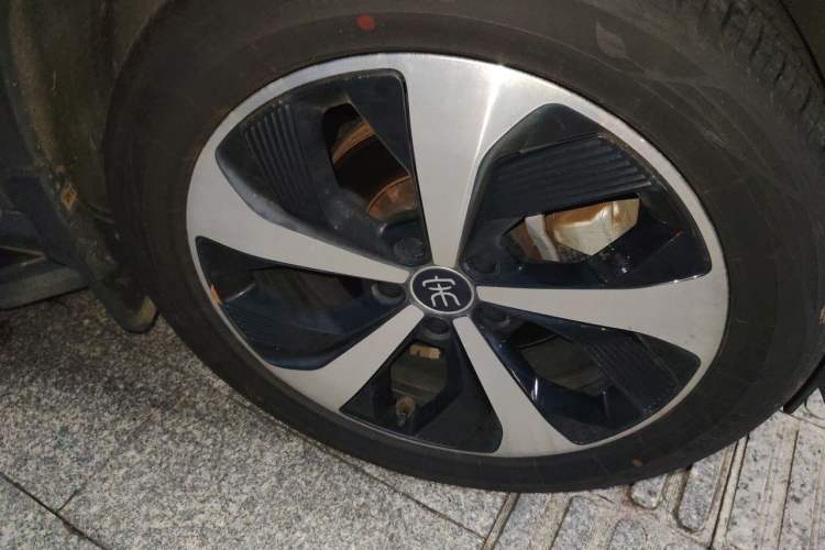 Used BYD Song PLUS New Energy 2021 DM-i 110KM Flagship PLUS Right Front Wheel Hub