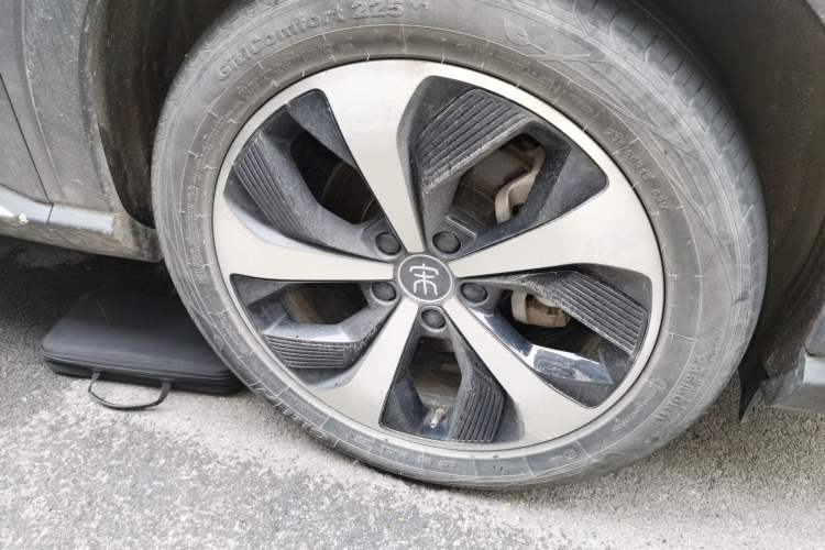 Used BYD Song PLUS New Energy 2021 DM-i 110KM Flagship PLUS Right Front Wheel Hub