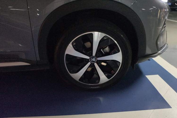Used BYD Song PLUS New Energy 2021 EV Flagship Model Right Front Wheel Hub
