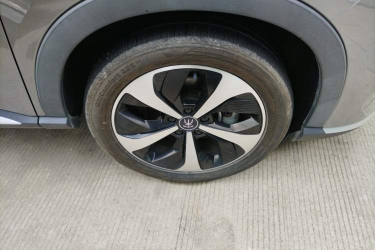 Used BYD Song PLUS New Energy 2021 DM-i 110KM Flagship PLUS Right Front Wheel Hub