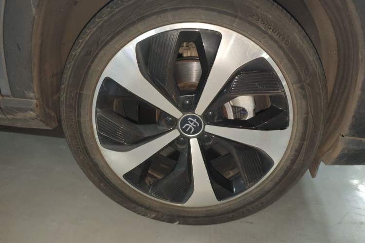 Used BYD Song PLUS New Energy 2021 DM-i 51KM Prestige Model Right Front Wheel Hub