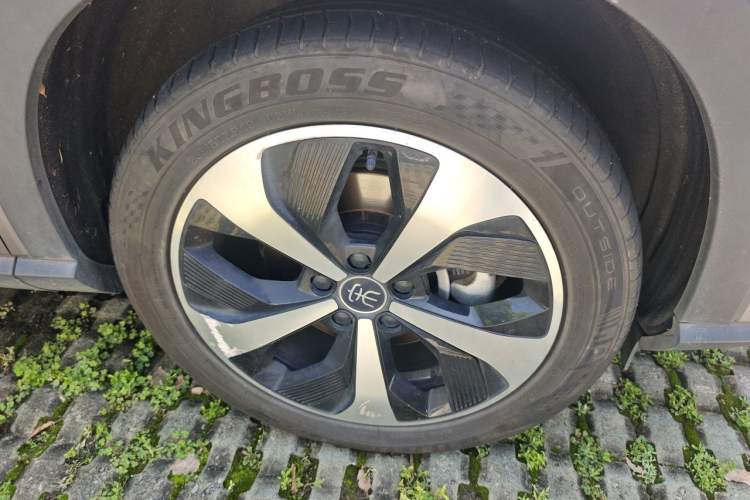 Used BYD Song PLUS New Energy 2021 EV Deluxe Model Right Front Wheel Hub