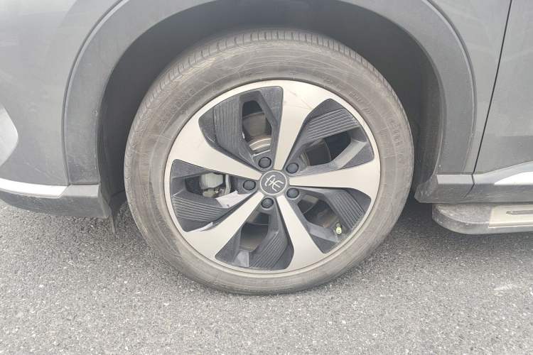 Used BYD Song PLUS New Energy 2021 DM-i 110KM Flagship PLUS Right Front Wheel Hub