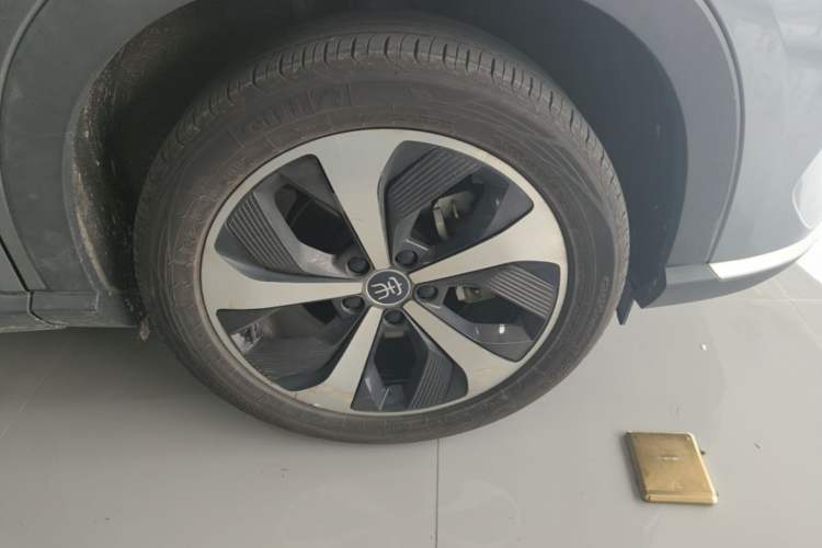 Used BYD Song PLUS New Energy 2021 DM-i 110KM Flagship Model Right Front Wheel Hub