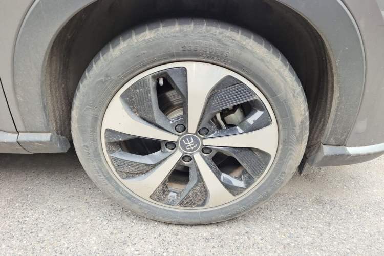 Used BYD Song PLUS New Energy 2021 DM-i 110KM Flagship PLUS Right Front Wheel Hub