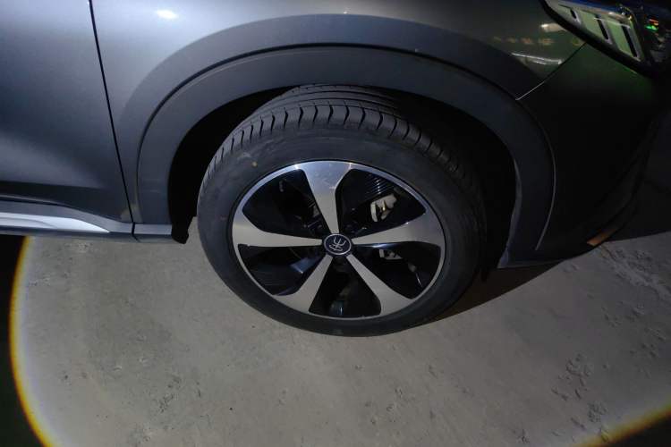 Used BYD Song PLUS New Energy 2021 EV Flagship Model Right Front Wheel Hub