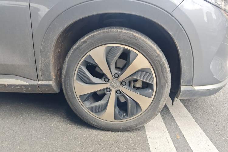 Used BYD Song PLUS New Energy 2021 DM-i 110KM Flagship PLUS Right Front Wheel Hub