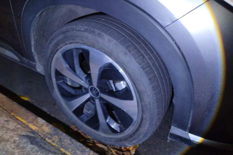 Used BYD Song PLUS New Energy 2021 DM-i 110KM Flagship PLUS Right Front Wheel Hub