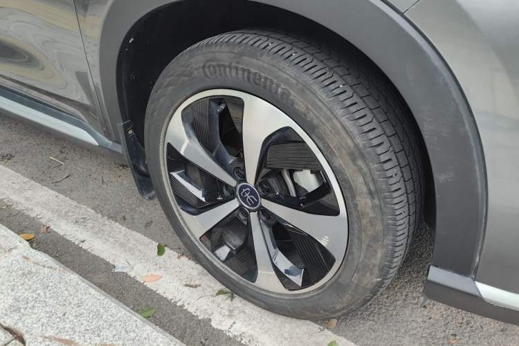 Used BYD Song PLUS New Energy 2021 DM-i 110KM Flagship PLUS Right Front Wheel Hub