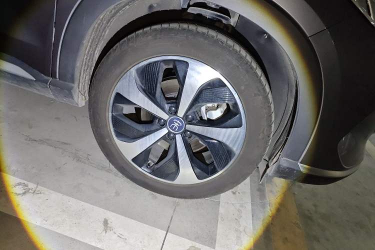 Used BYD Song PLUS New Energy 2021 DM-i 110KM Flagship PLUS Right Front Wheel Hub