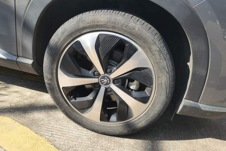 Used BYD Song PLUS New Energy 2021 DM-i 110KM Flagship PLUS 5G Edition Right Front Wheel Hub