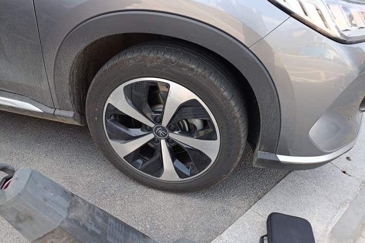 Used BYD Song PLUS New Energy 2021 DM-i 110KM Flagship PLUS Right Front Wheel Hub