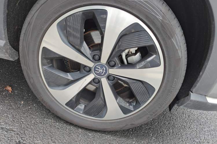 Used BYD Song PLUS New Energy 2021 DM-i 110KM Flagship Model Right Front Wheel Hub