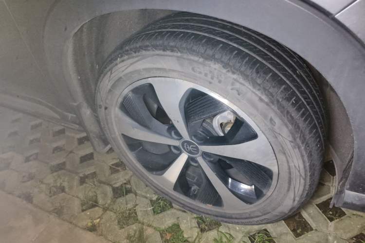 Used BYD Song PLUS New Energy 2021 DM-i 110KM Flagship PLUS Right Front Wheel Hub