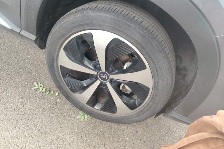 Used BYD Song PLUS New Energy 2021 EV Flagship Model Right Front Wheel Hub