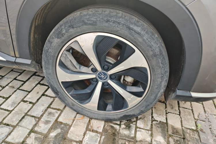 Used BYD Song PLUS New Energy 2021 DM-i 110KM Flagship PLUS Right Front Wheel Hub