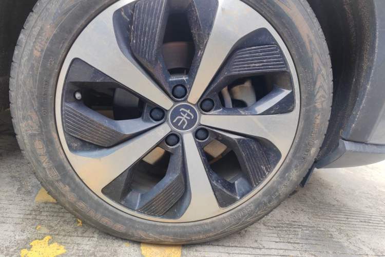 Used BYD Song PLUS New Energy 2021 EV Flagship Model Right Front Wheel Hub