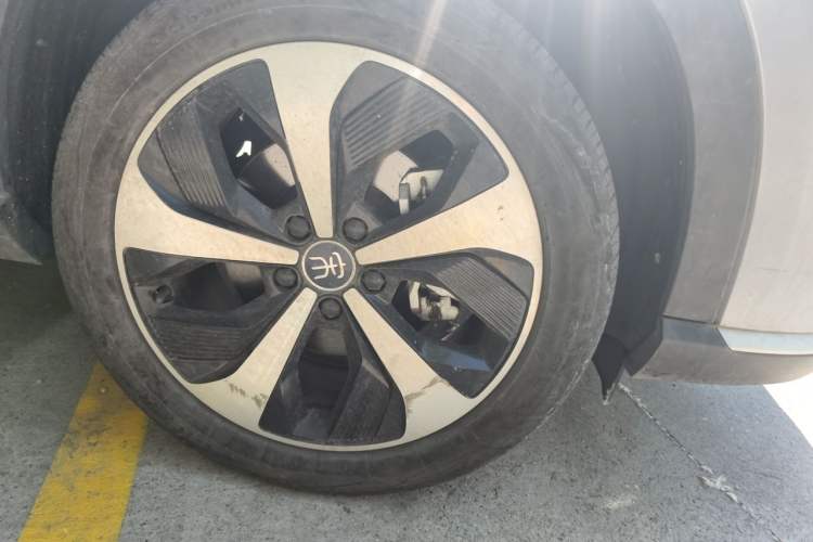 Used BYD Song PLUS New Energy 2021 DM-i 110KM Flagship PLUS Right Front Wheel Hub