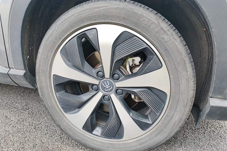 Used BYD Song PLUS New Energy 2021 DM-i 110KM Flagship Model Right Front Wheel Hub