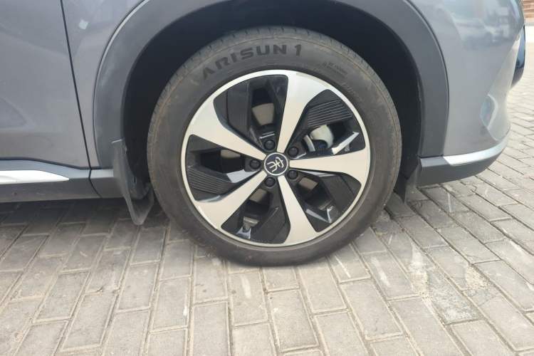 Used BYD Song PLUS New Energy 2021 DM-i 110KM Flagship PLUS Right Front Wheel Hub