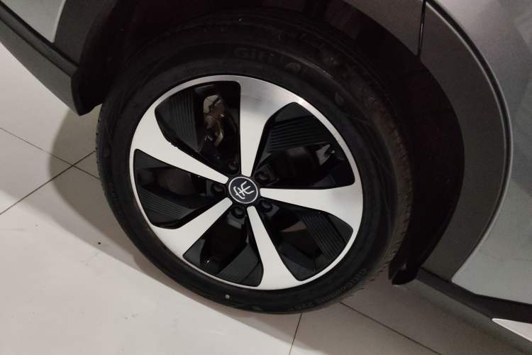 Used BYD Song PLUS New Energy 2021 DM-i 110KM Flagship PLUS Right Rear Wheel Hub