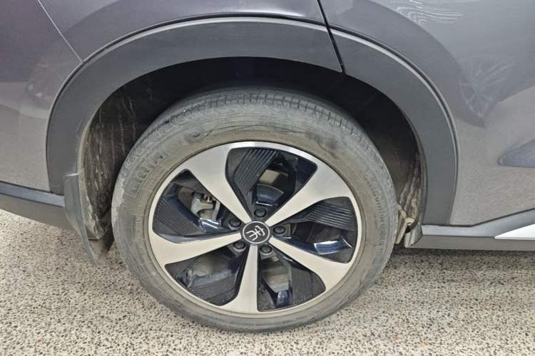 Used BYD Song PLUS New Energy 2021 DM-i 110KM Flagship PLUS Right Rear Wheel Hub