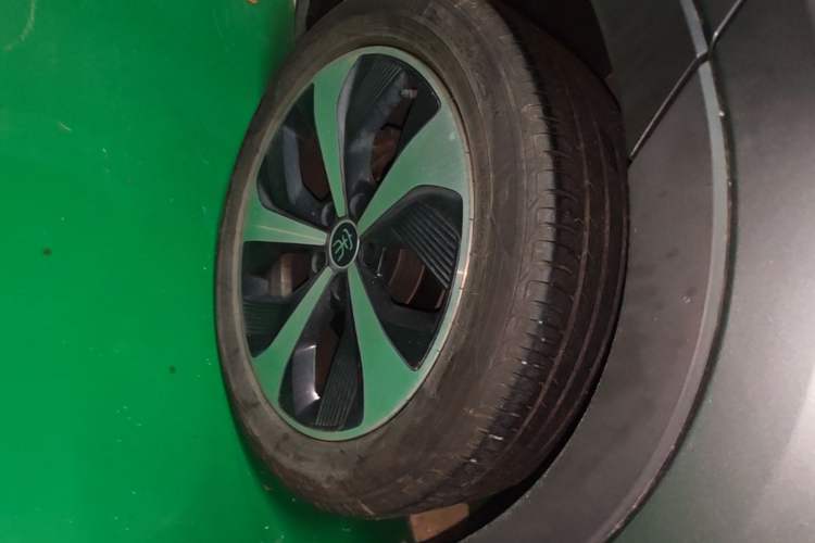 Used BYD Song PLUS New Energy 2021 DM-i 110KM Flagship PLUS Right Rear Wheel Hub