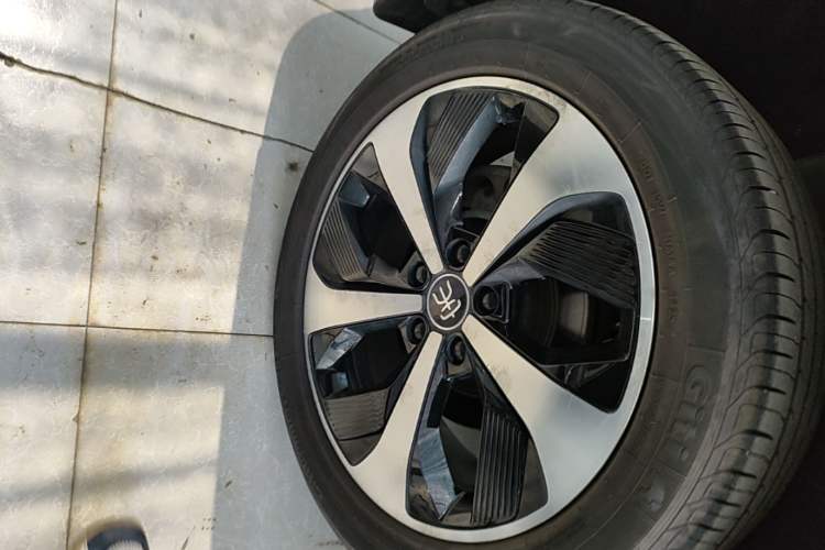 Used BYD Song PLUS New Energy 2021 EV Flagship Model Right Rear Wheel Hub