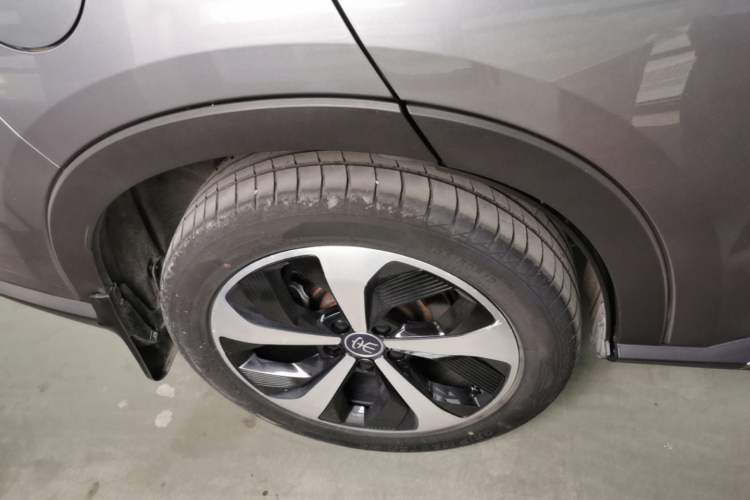 Used BYD Song PLUS New Energy 2021 DM-i 110KM Flagship PLUS Right Rear Wheel Hub