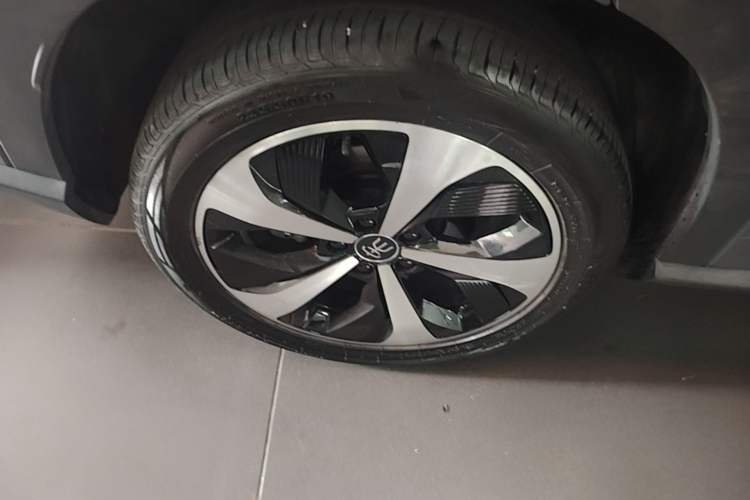 Used BYD Song PLUS New Energy 2021 DM-i 51KM Prestige Model Right Rear Wheel Hub
