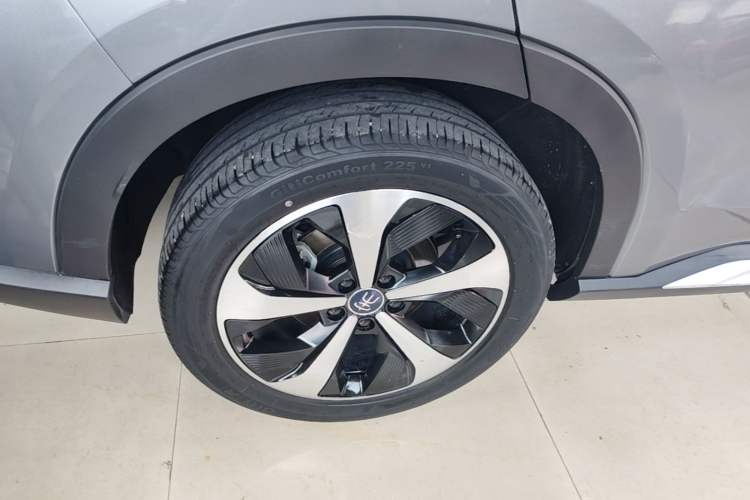 Used BYD Song PLUS New Energy 2021 EV Deluxe Model Right Rear Wheel Hub