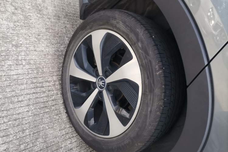 Used BYD Song PLUS New Energy 2021 DM-i 110KM Flagship PLUS Right Rear Wheel Hub