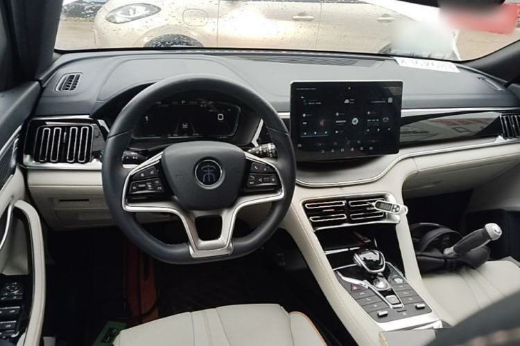 Used BYD Song PLUS New Energy 2021 EV Flagship Model Center Console