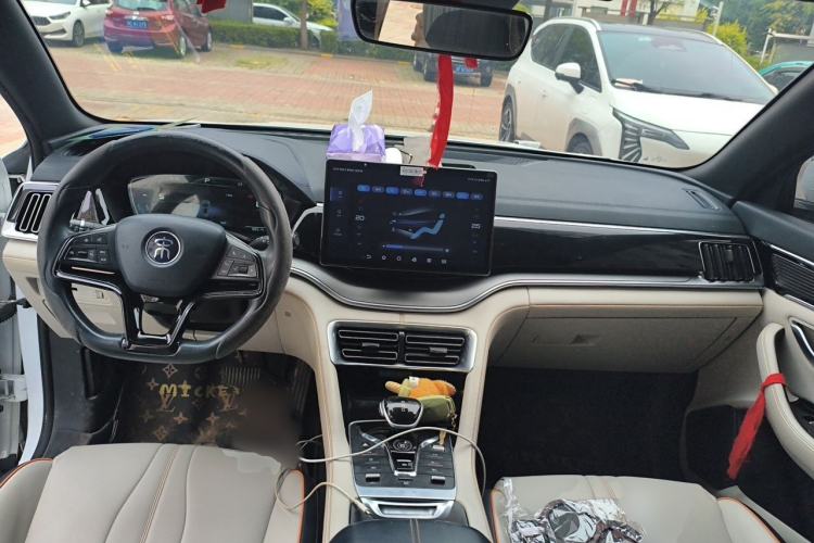 Used BYD Song PLUS New Energy 2021 DM-i 110KM Flagship Model Center Console