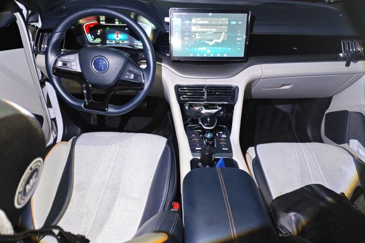 Used BYD Song PLUS New Energy 2021 DM-i 110KM Flagship Model Center Console