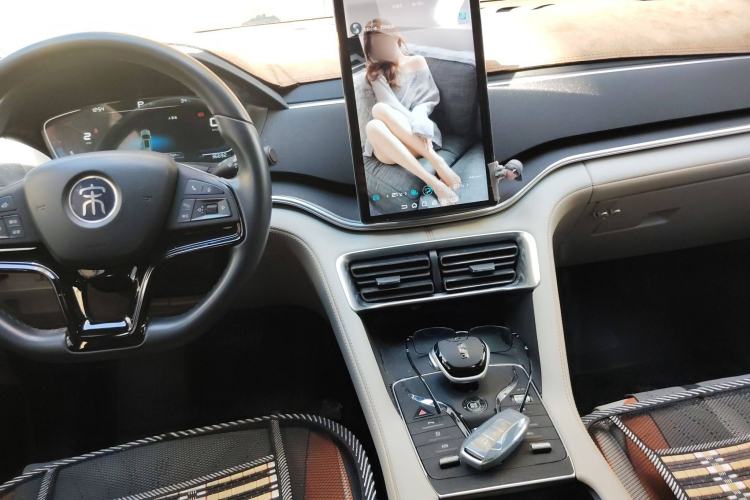 Used BYD Song PLUS New Energy 2021 DM-i 110KM Flagship Model Center Console