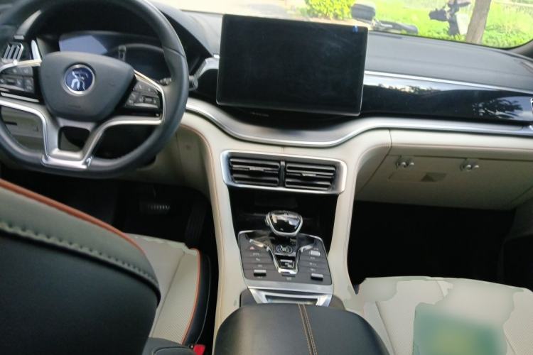Used BYD Song PLUS New Energy 2021 DM-i 110KM Flagship Model Center Console