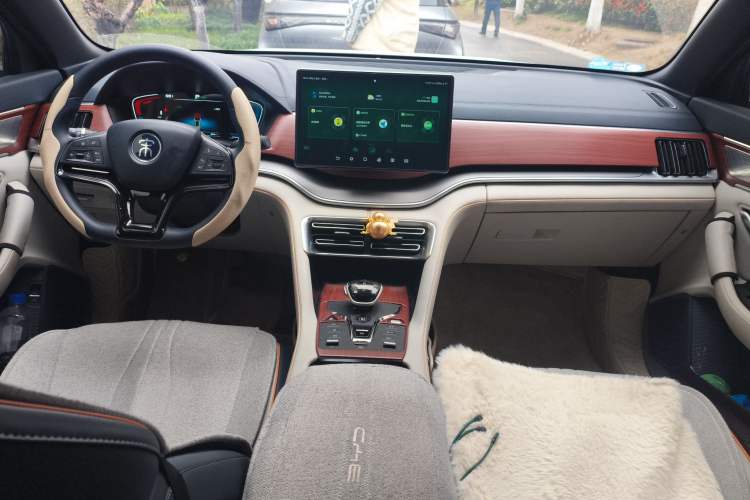 Used BYD Song PLUS New Energy 2021 DM-i 110KM Flagship Model Center Console