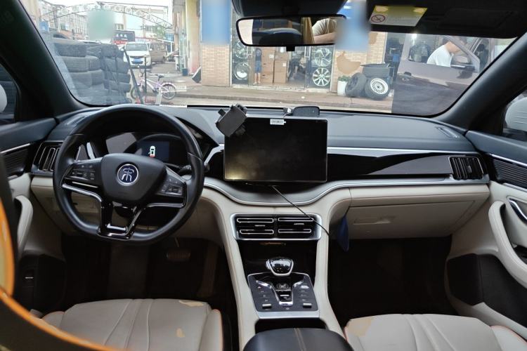 Used BYD Song PLUS New Energy 2021 DM-i 110KM Flagship Model Center Console