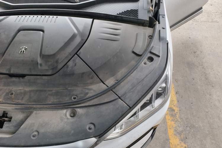 Used BYD Song PLUS New Energy 2021 EV Flagship Model Engine Bay Left